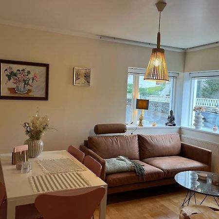 Charming 3 Bedroom Apartment Акурейрі Екстер'єр фото
