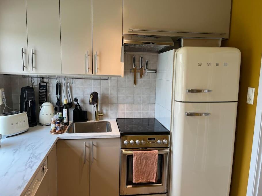 Charming 3 Bedroom Apartment Акурейрі Екстер'єр фото